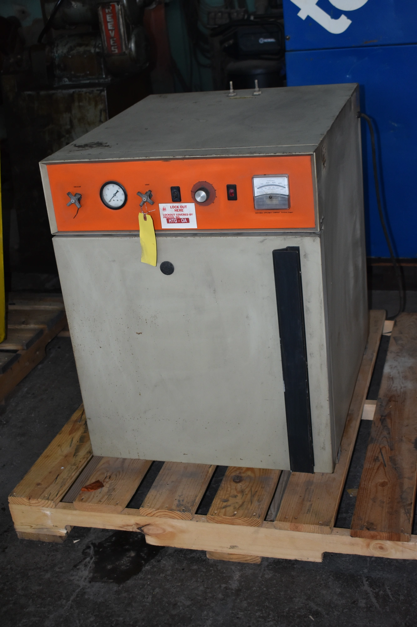 200-DEGREE-C NAPCO (NATIONAL APPLIANCE CO) “5861-B” VACUUM FURNACE - 4.5 CU FT CHAMBER (18” X 24” X 18”) - STAINLESS STEEL INTERIOR