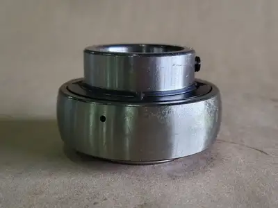 NEW NTN UC208D1
