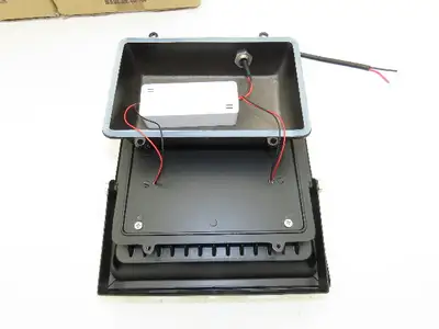 Quans HU30W6-1224B LED Flood Light Cool White 30W 12-24V AC/DC Lot of 6