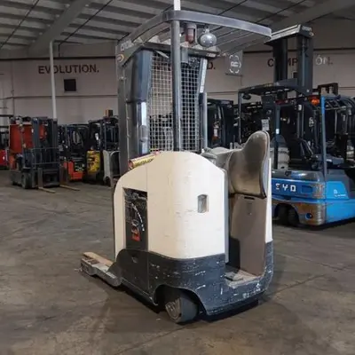 USED 2019 CROWN RR5725-45