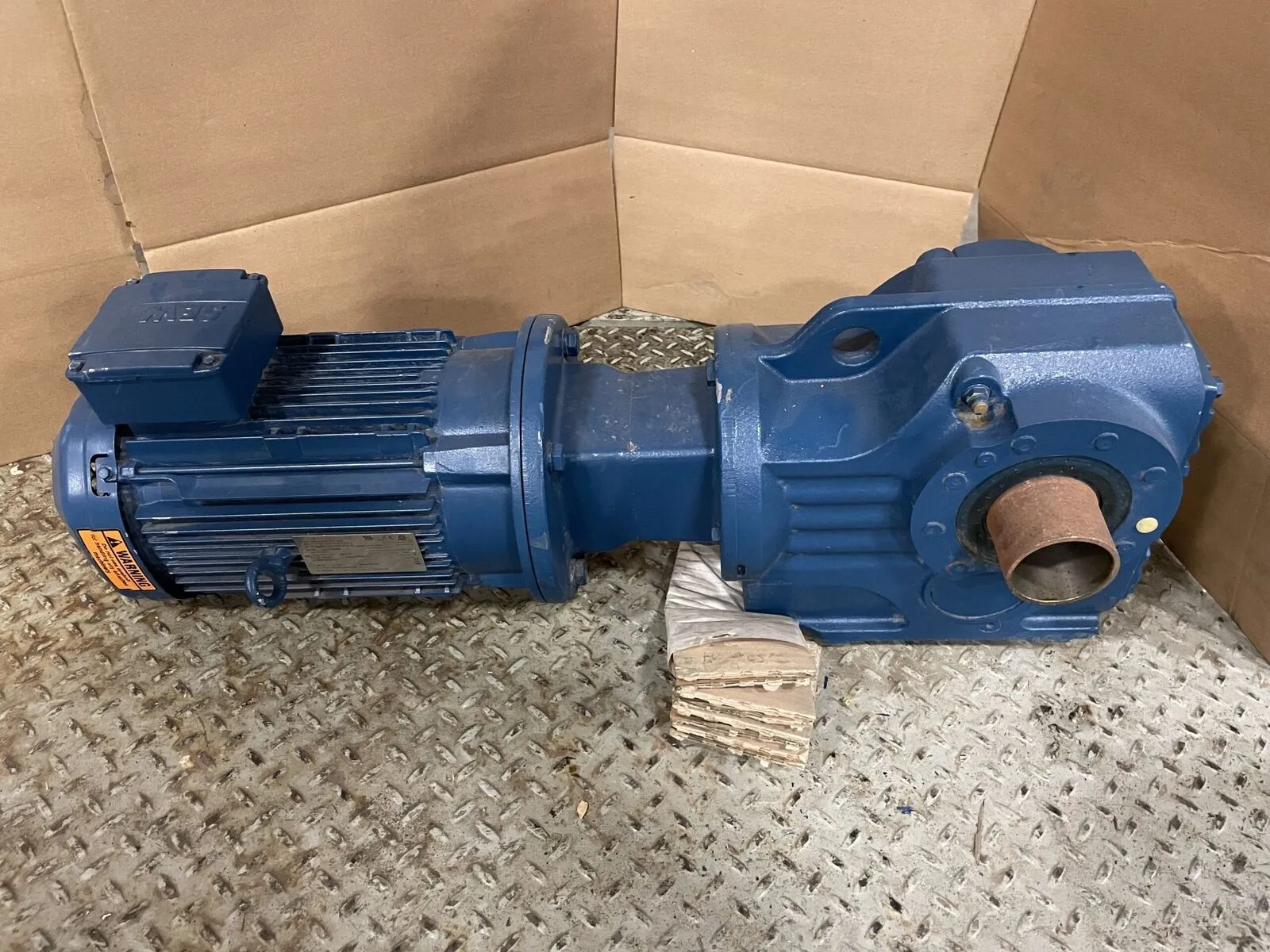 NEW Sew-Eurodrive KT77AM184DRN100L4 Worm Gear Drive / Speed Reducer 40.04:1