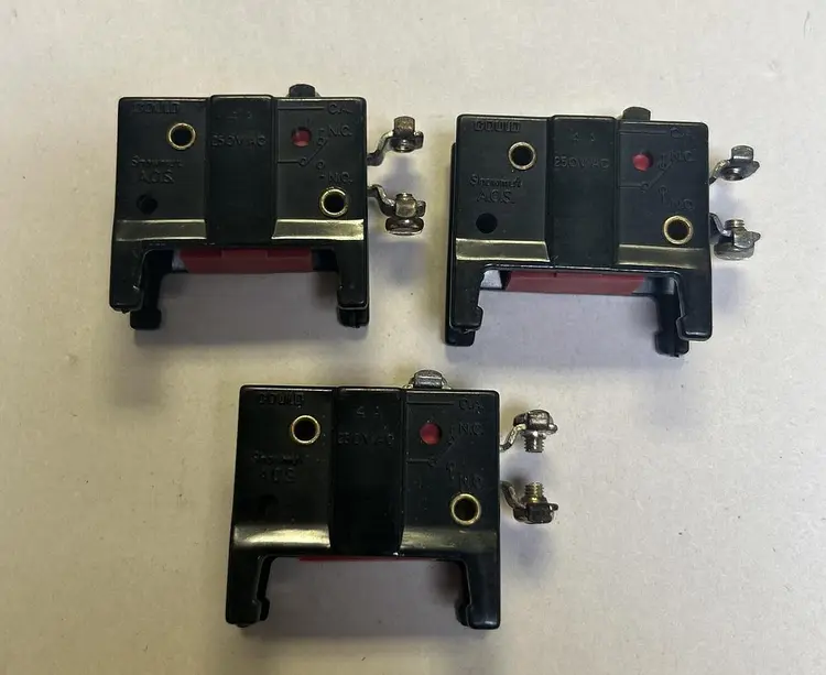 New | in-Stock SHAWMUT AOS-Q Relays & Switches | Surplus Asset Holdings #1205636