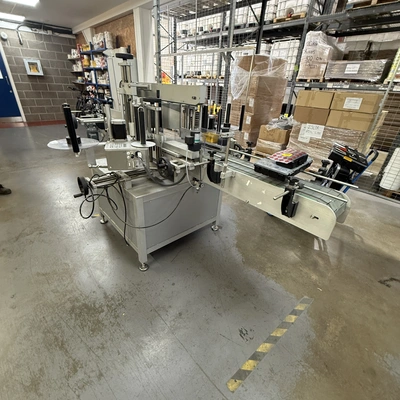Attwell twin head labeler type MO-3000 to labler 5L containers