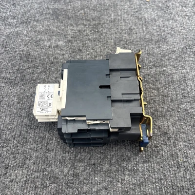 Used Schneider Electric/Telemecanique 0444920 0141 PLC Contactors California US | Davliegogo LLC #1706733
