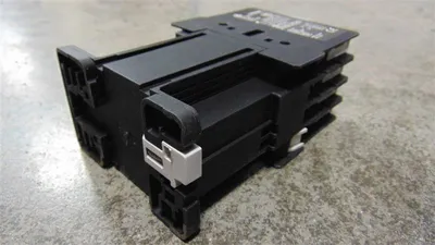 General Electric CL03D400M Contactor 7.5-20 HP 120-125VDC Coil Used