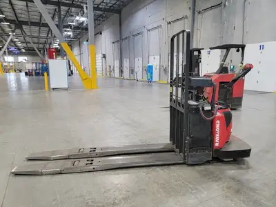 USED RAYMOND 8410