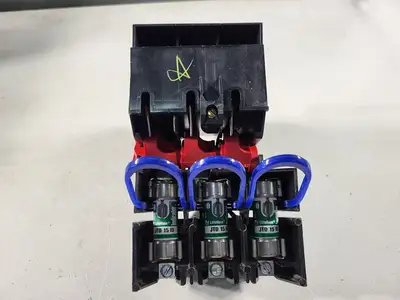 Disconnect Switch w/ 3 Times 15 Amp Fuse JTD15ID