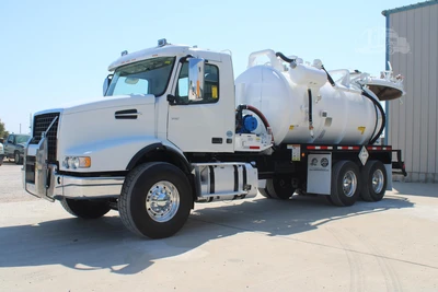 Used 2019 VOLVO VHD64B200 Vacuum Truck Texas US | Roll Off Truck World #1491998