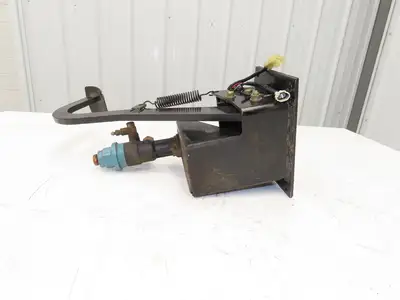 Toyota 5FBCU20 Electric Forklift Brake Pedal Master Cylinder Assembly