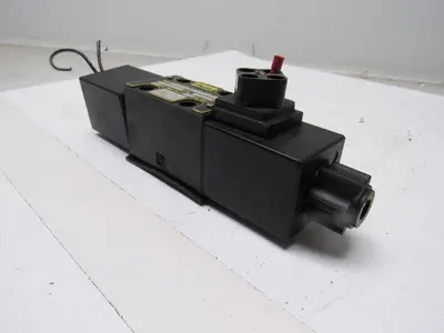 Parker D1VW4CNJSF 72 Hydraulic Directional Control Solenoid Valve  24V 5000PSI