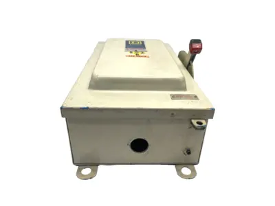 | Square D H-363AWK 3-Pole Heavy Duty Fusible Safety Switch 100A 600V - Used