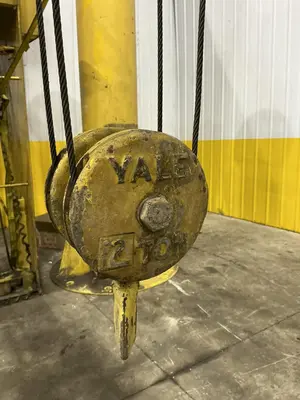 2 TON X 18' SPAN X 12' HIGH HOWE FREE STANDING JIB CRANE, WITH REMOTE CONTROL,  POWER ROTATION & YALE 2 TON HOIST: YOBRO #24579