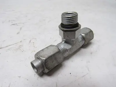 Parker Triple-Lok STX 4 Tee w/ Two Flared ends One male 1/4"-18 Thread Lot of 6