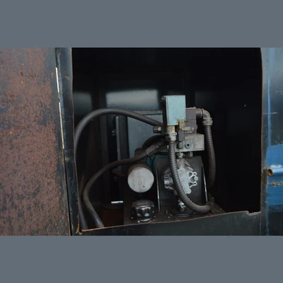 Universal Handling Equipment Compactor