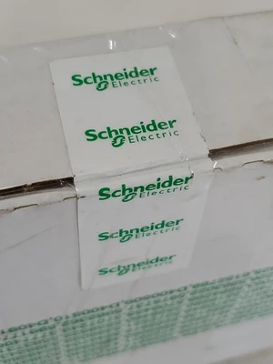 NEW Schneider 140DAO85300