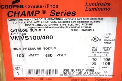 NEW COOPER CROUSE HINDS VMVS100 / 480 LIGHT WITH APM2 VMVS100