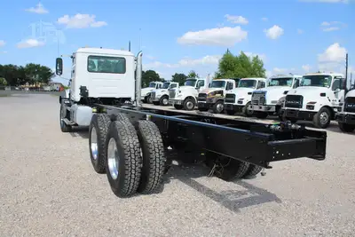 New | in-Stock 2026 MACK GRANITE 64BR Cab Chassis trucks Texas US | Roll Off Truck World #1491873