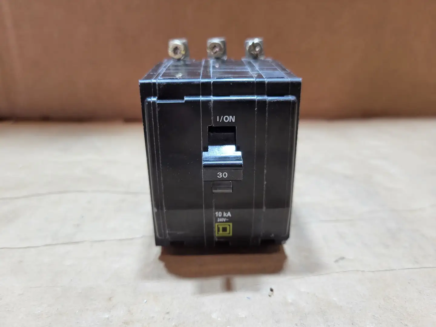 USED SQUARE D QOB330