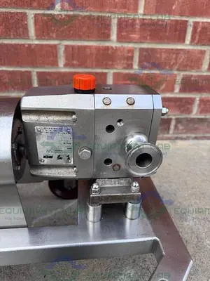 USED IDEX WRIGHT FLOW S1L ROTARY LOBE W/STAINLESS 1/2 HP MOTOR, CONTROLLER