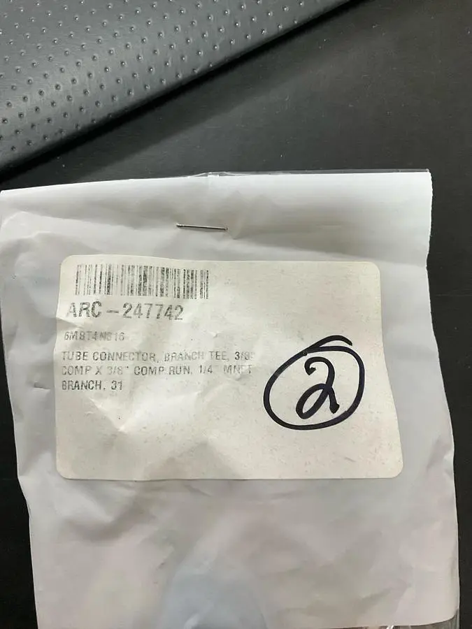 Compression Tube Male Branch Tee: 1/4-18, 3/8" Tube OD, Compression x Compression x MNPT
