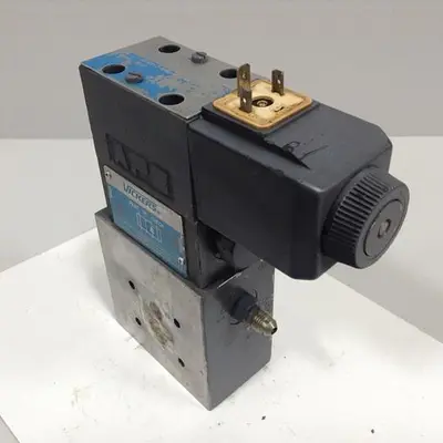 USED VICKERS DG4V-3-2AL-M-U-HL7-60