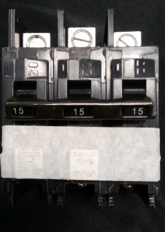 Used Siemens Siemens BQ3B015L 3 Pole 15 A Circuit Breaker Circuit Breakers US | Infinity wholesale & Supply LLC #1305615