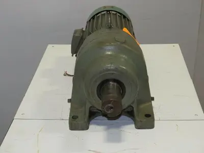 Fuji Electric SSR1.5-90-4 Geared Motor 1.5KW 90:1 Ratio 4 Poles 55MM Shaft 200/2