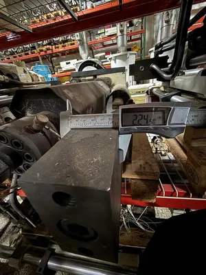 USED CINCINNATI MILACRON VS33-28MM