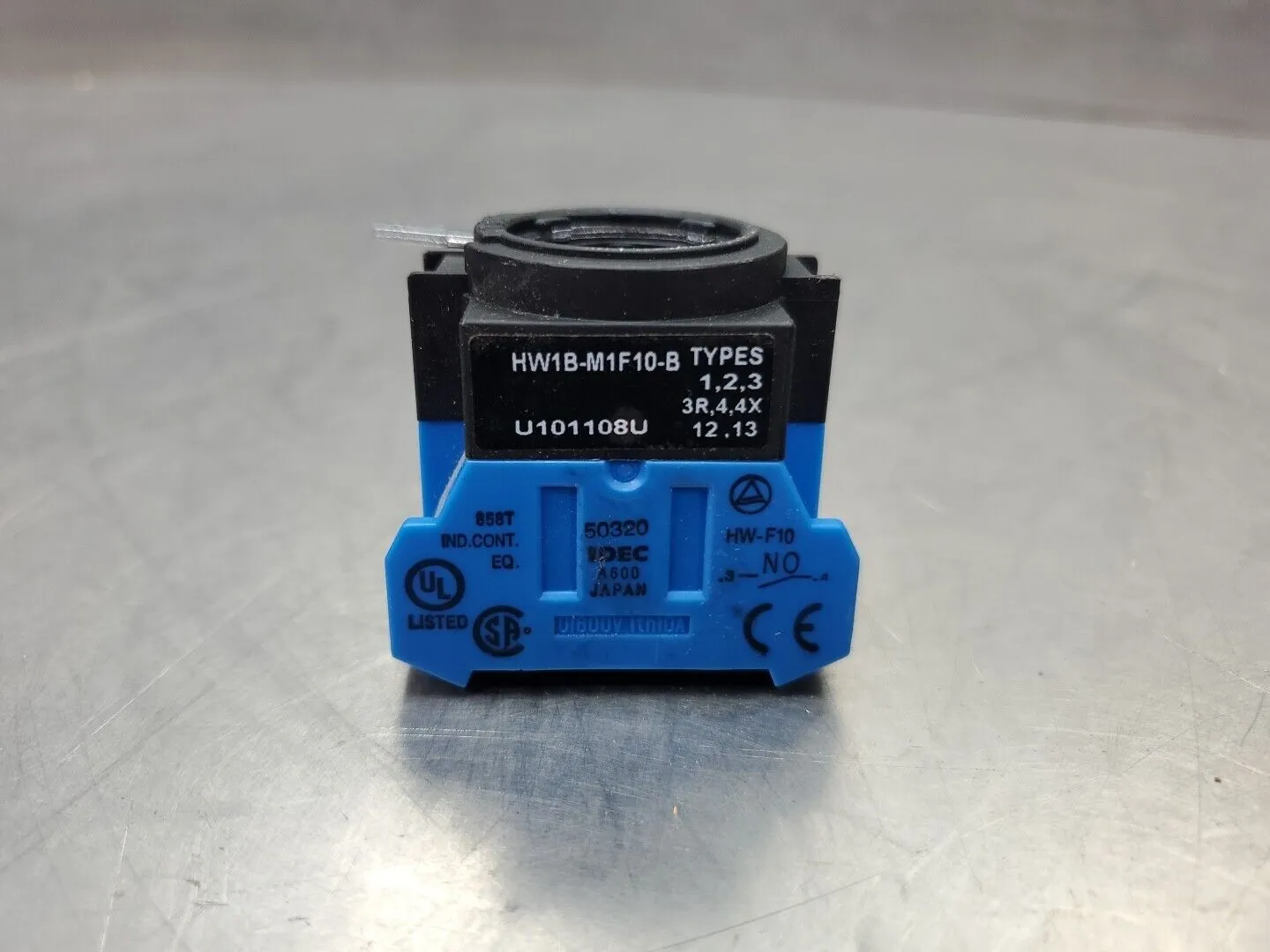 IDEC HW1B-M1F10-B A600 Contactor Block. 4E-24