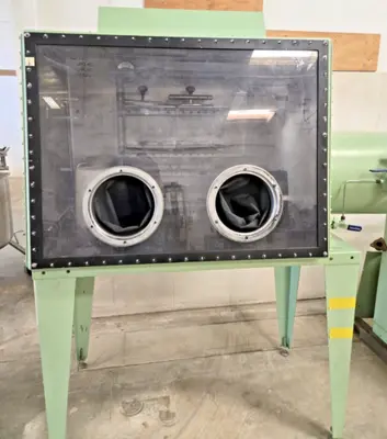 VAC HE-43-2 MO-40-1V ATMOSPHERIC GLOVE BOX WITH CONTROL CABINET