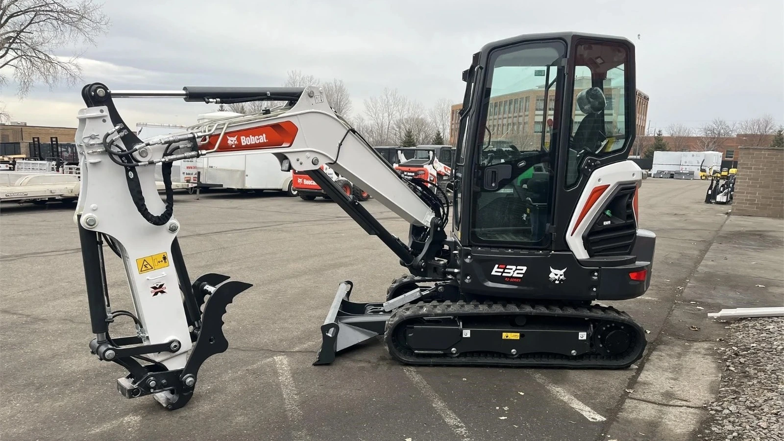 USED 2023 Bobcat E32i