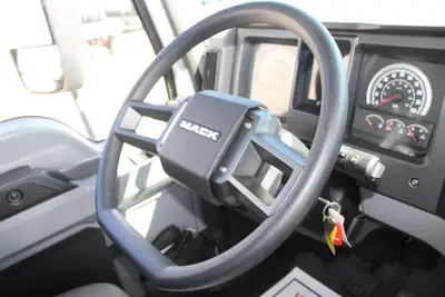 Used 2025 MACK MD7 Rolloff Trucks Texas US | Roll Off Truck World #1491915