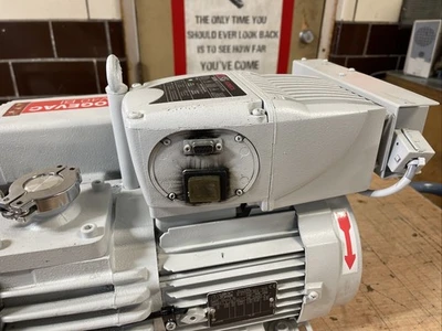 USED Oerlikon Leybold SV40BI