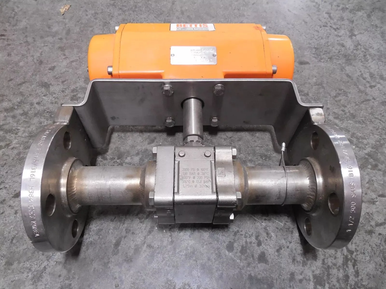 Bettis 139662 Pneumatic Actuated Valve DS0200B2A04K22K0 Used