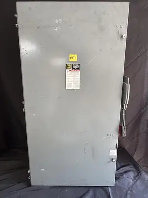 LOT OF VARIOUS ELECTRIC DISCONECTS AND PANAL BOXES