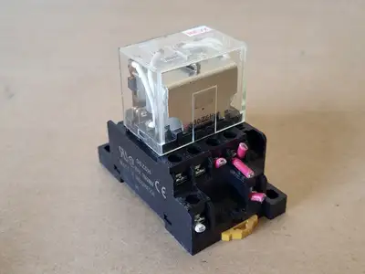 USED OMRON LY4