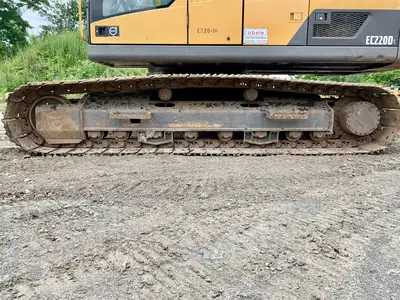Used 2014 VOLVO EC220DL Crawler Excavators | Abele Tractor #1342873