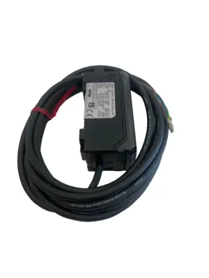 NEW KEYENCE IL-1000 LASER SENSOR IL1000