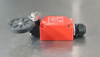 USED Allen-Bradley 440P-MRRB22E /A GuardMaster Limit Switch