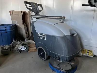 USED NILFISK-ADVANCE SC400