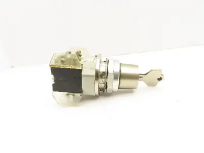 Allen Bradley 800T-N61KF4 Cylinder Lock 4 Position Switch Keyed Maintained 30mm