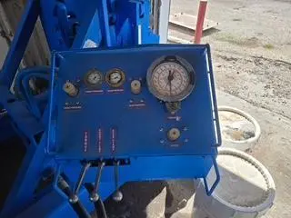 8" OPI (OILFIELD PRODUCTS) MODEL #BU-63 HYDRAULIC MAKE-UP & BREAK-OUT PIPE/TUBE MACHINE: STOCK #24492