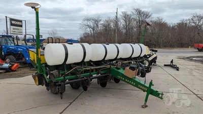 USED JOHN DEERE 7000