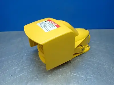 NEW SQUARE D 9002