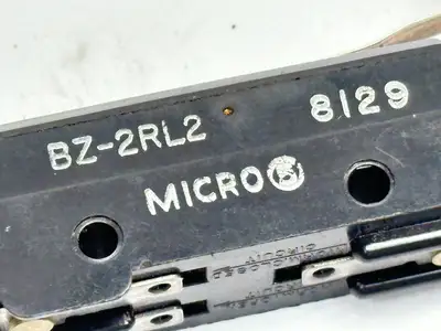 BZ-2RL2 | Micro Switch  Roller Limit Switch 15A 125/250/480VAC 8129 - Used