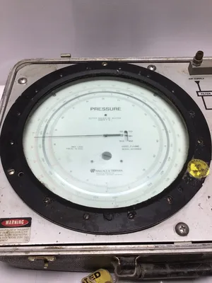 Wallace & Tiernan FU4882 Portable Pneumatic Calibrator 35 PSIG Max Case Press
