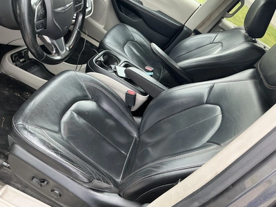 USED 2019 CHRYSLER PACIFICA