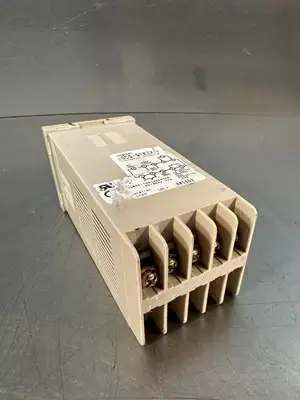 Omron E5CS-Q1KJX-F Temperature Controller 100-240V (4.2.5)