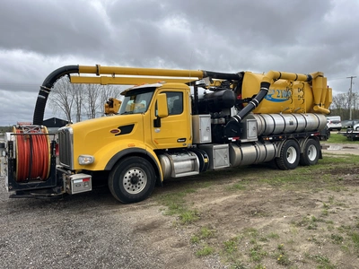 USED 2017 PETERBILT 567 6X4
