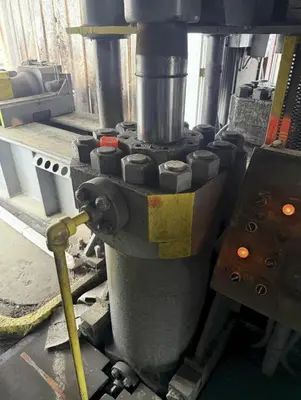 2000 TON HEAVY DUTY 4-POST HYDRAULIC STRAIGHTENING PRESS. STOCK # 0543726